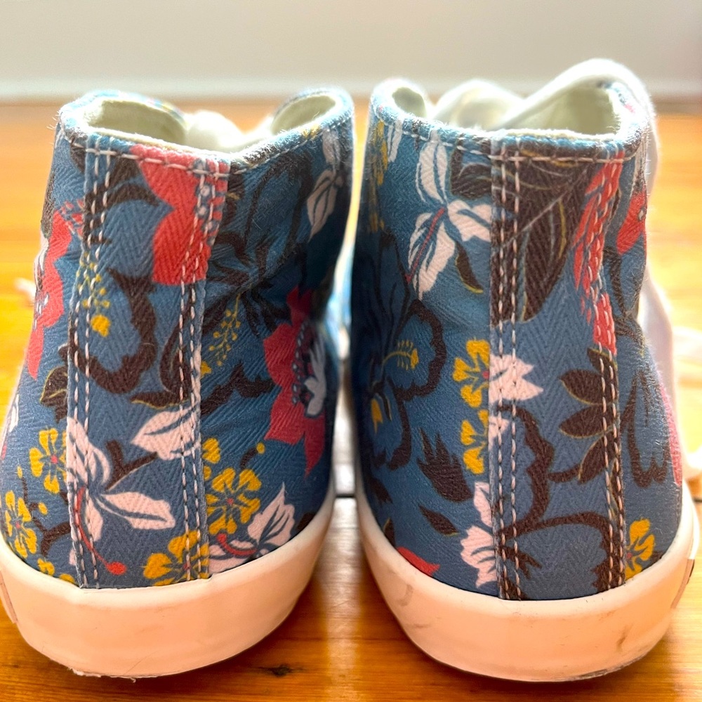 SEAVEES Sneakers